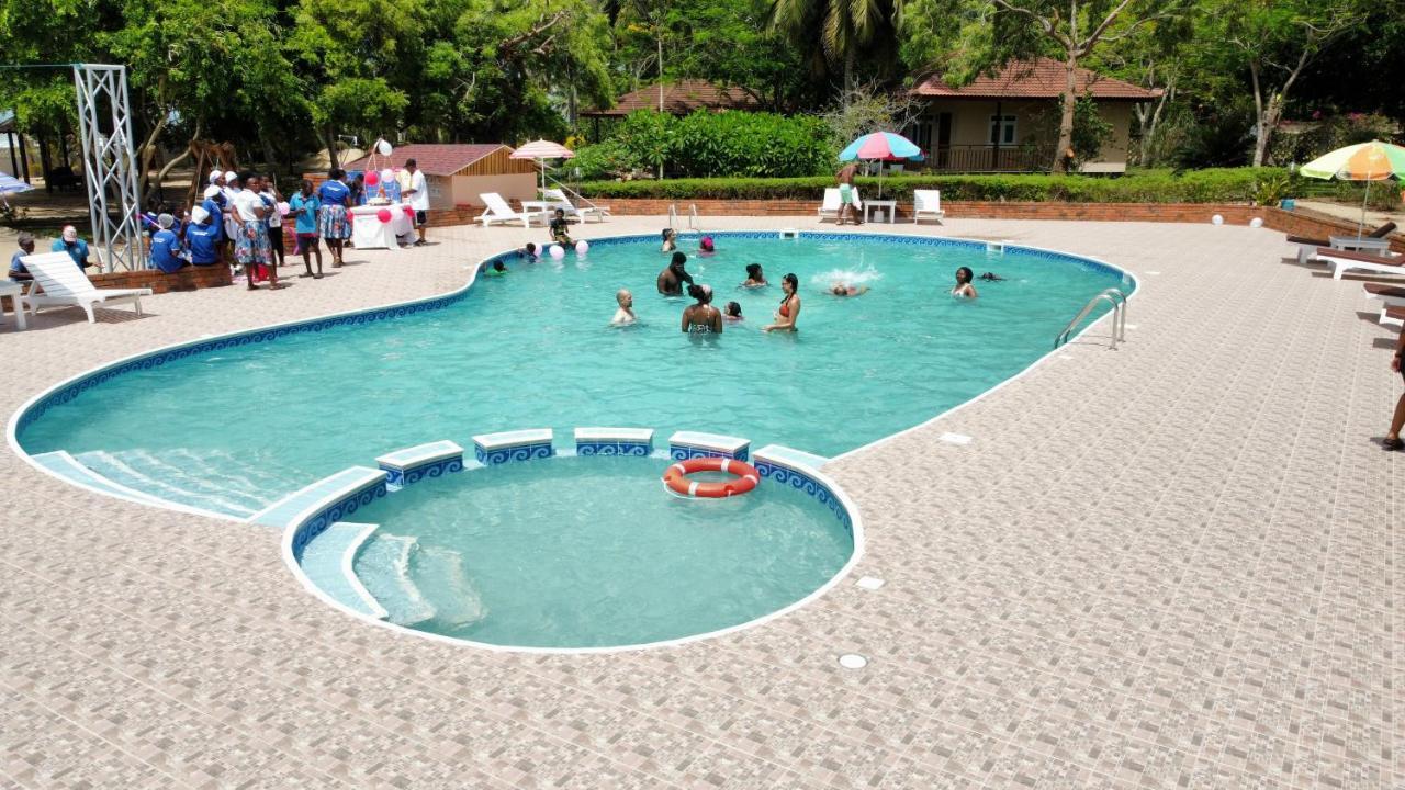 Charlestina Beach Resort Ampeni Dış mekan fotoğraf
