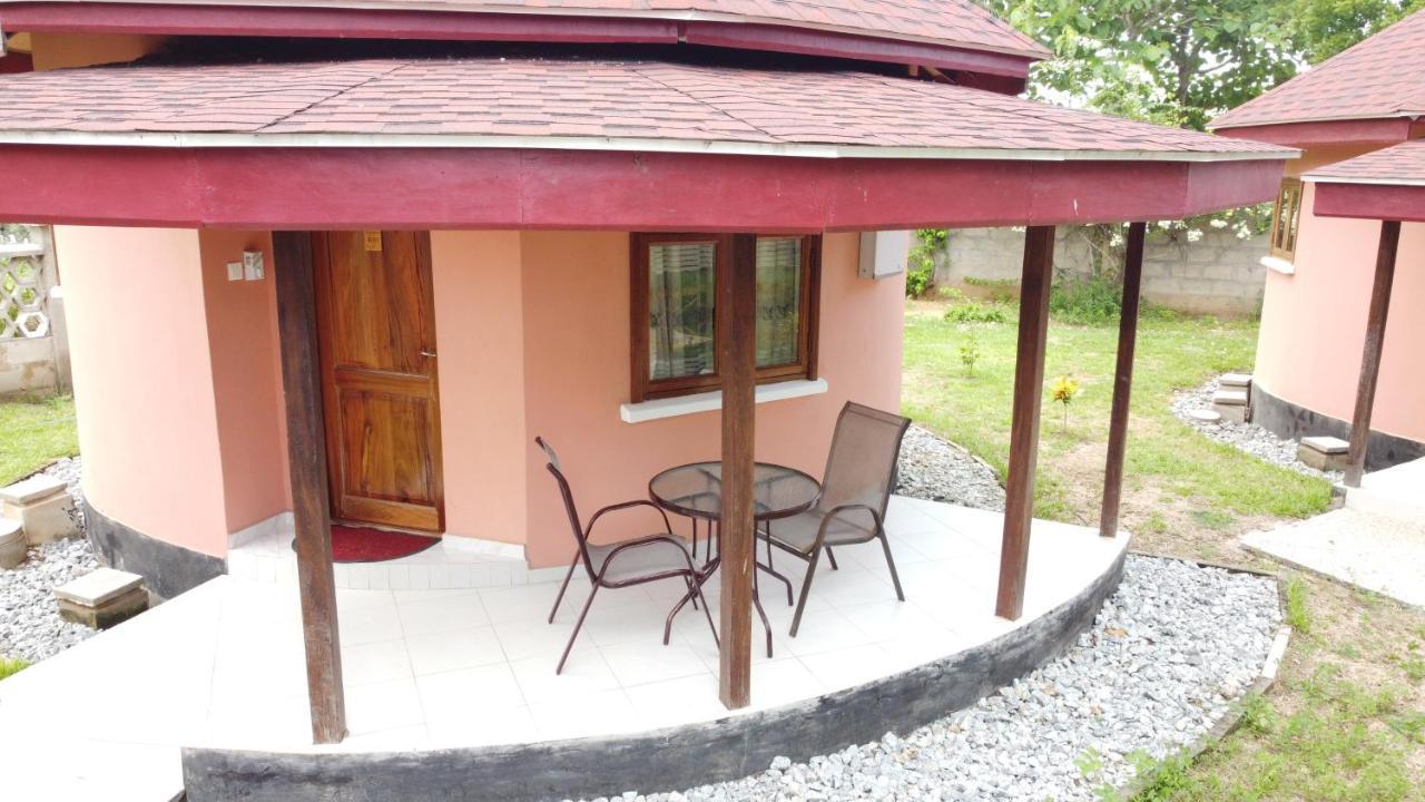 Charlestina Beach Resort Ampeni Dış mekan fotoğraf