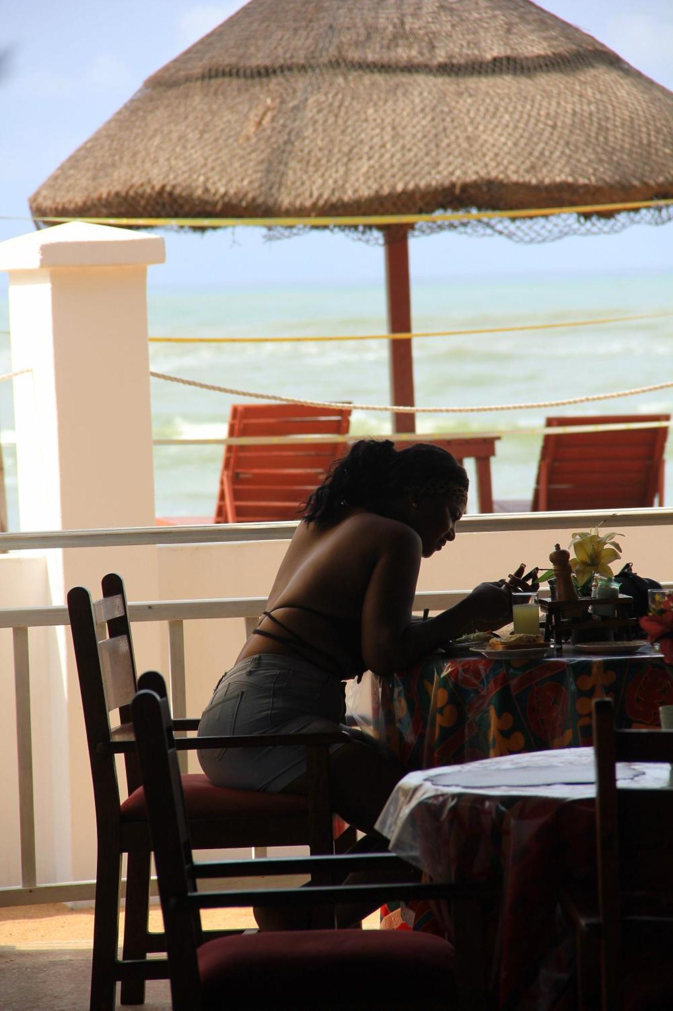 Charlestina Beach Resort Ampeni Dış mekan fotoğraf