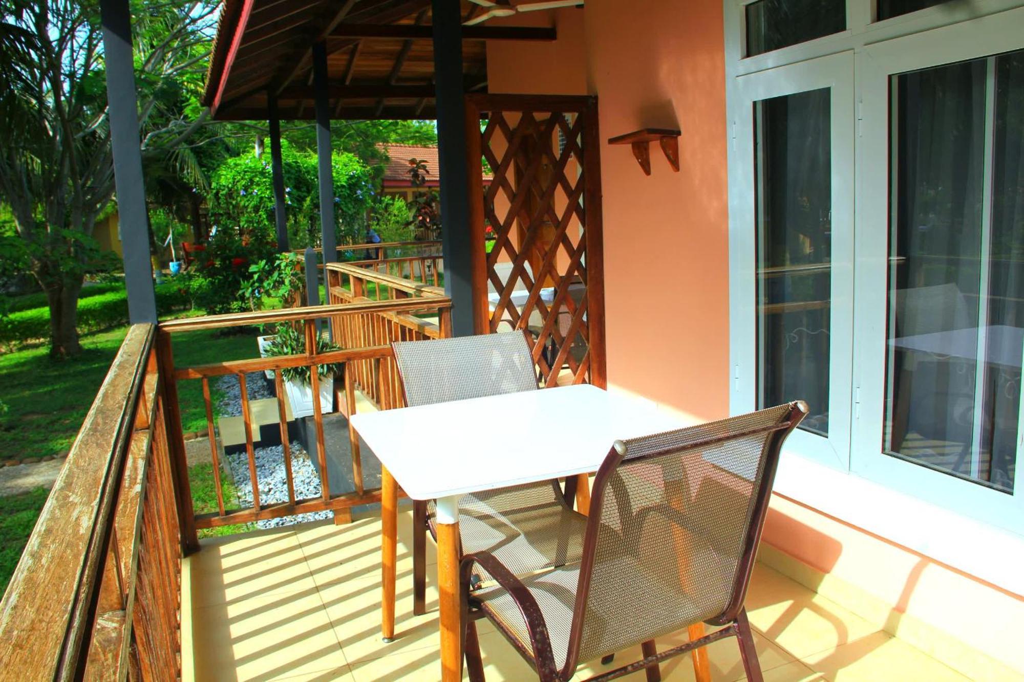 Charlestina Beach Resort Ampeni Dış mekan fotoğraf