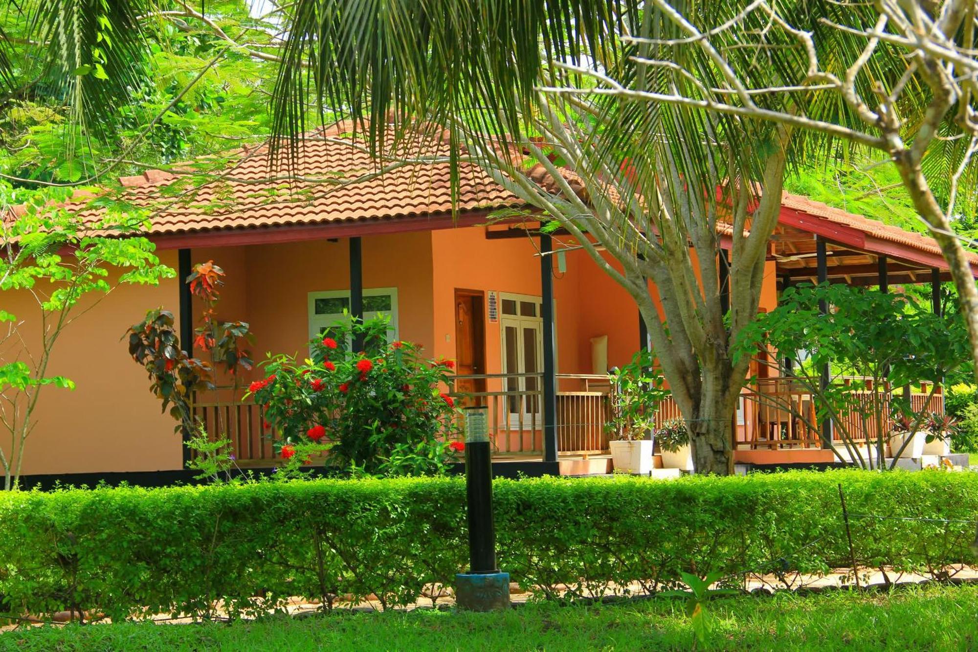 Charlestina Beach Resort Ampeni Dış mekan fotoğraf