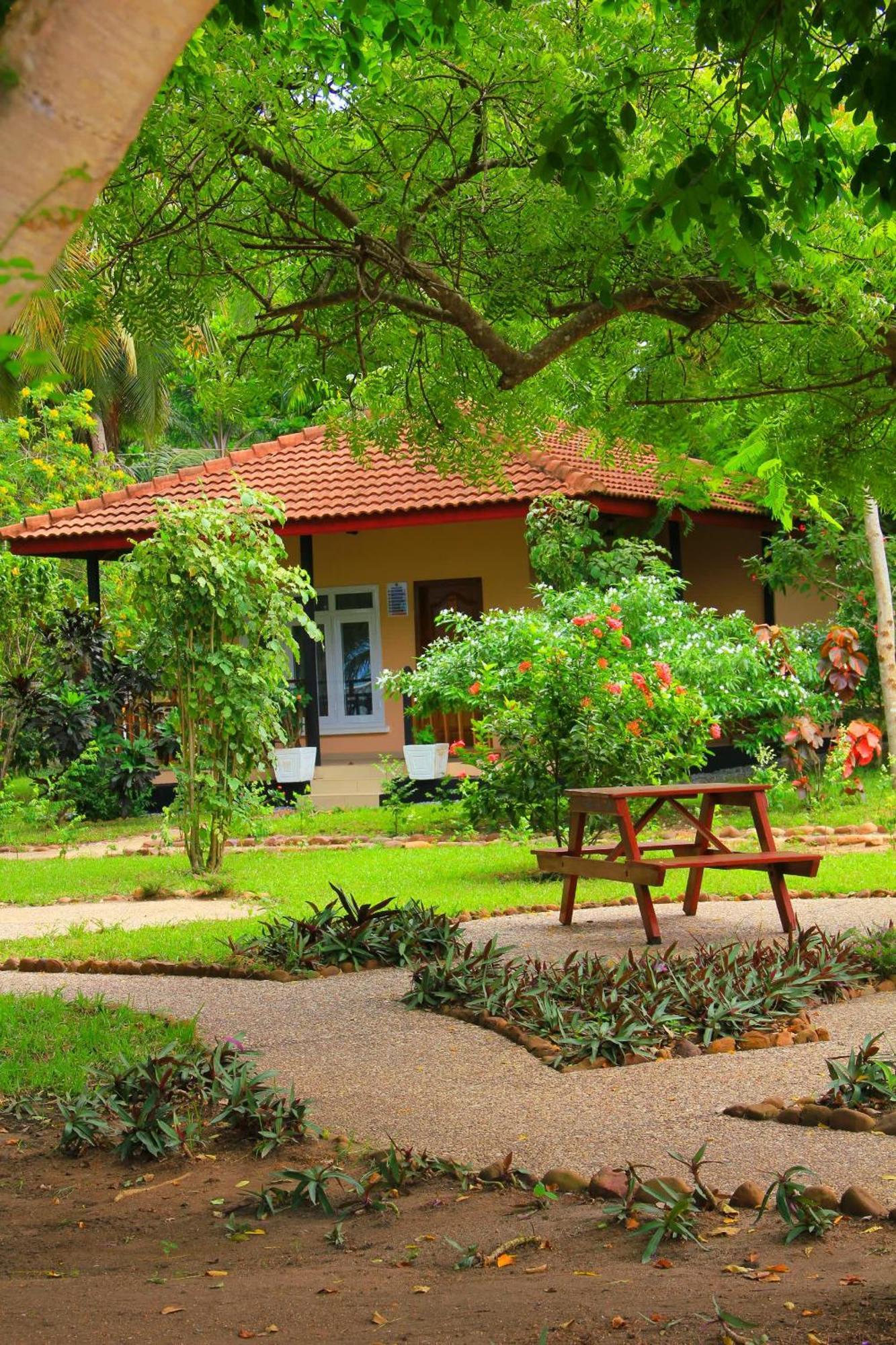 Charlestina Beach Resort Ampeni Dış mekan fotoğraf